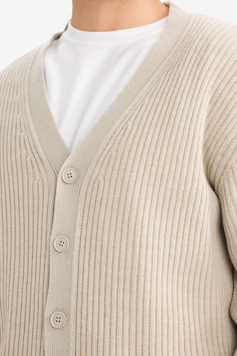 ديفاكتو كارديجان تريكو قصة عادية بياقة V - Image 4